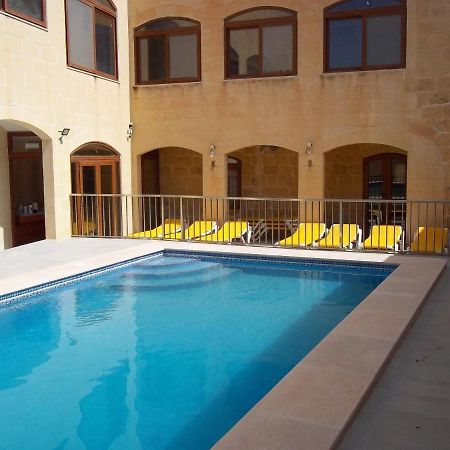 Country Inn Sannat Kültér fotó