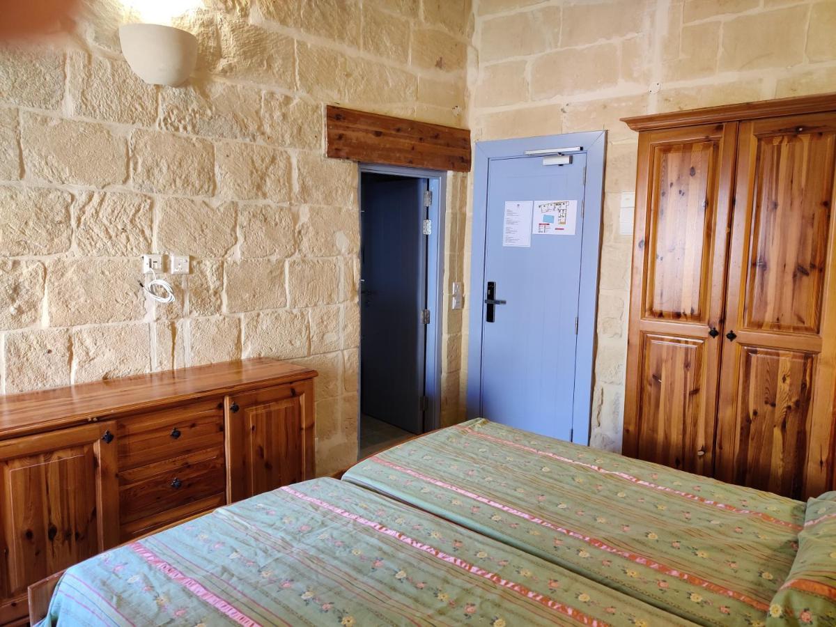 Country Inn Sannat Kültér fotó