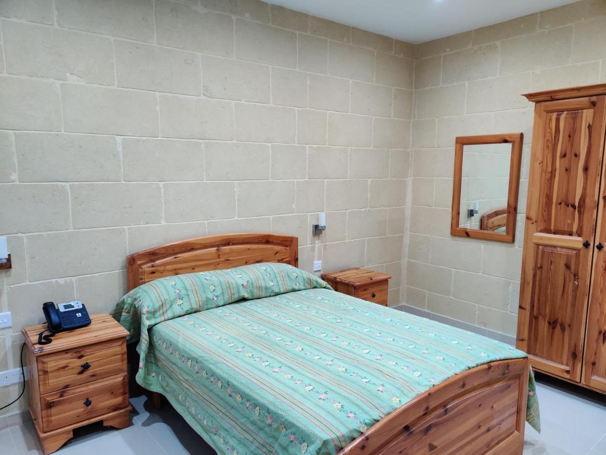 Country Inn Sannat Kültér fotó