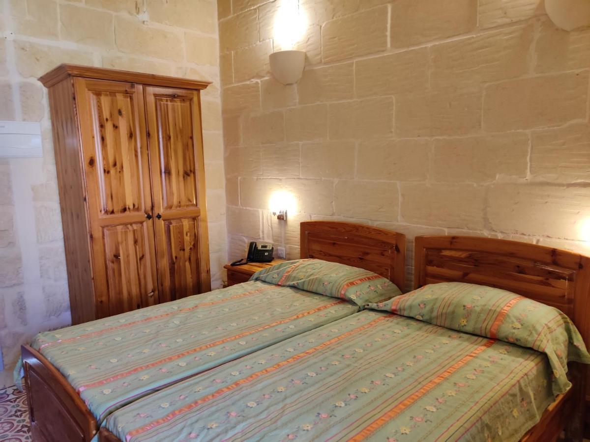 Country Inn Sannat Kültér fotó