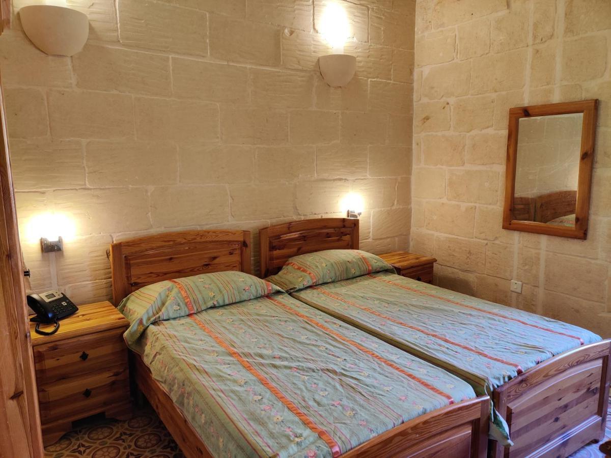 Country Inn Sannat Kültér fotó