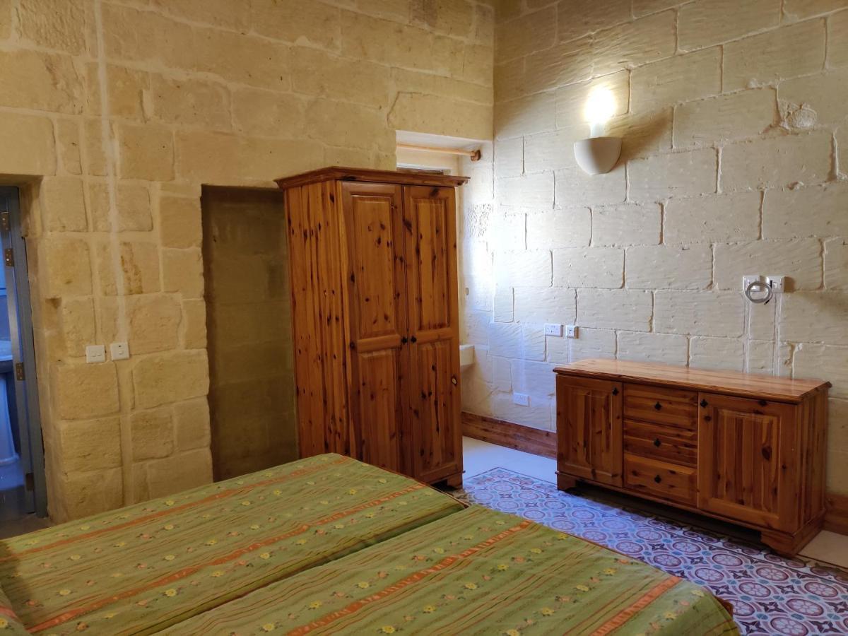 Country Inn Sannat Kültér fotó