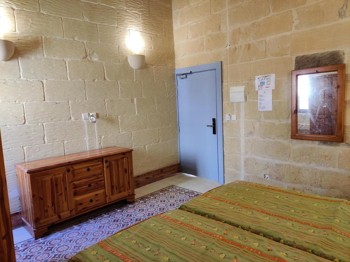 Country Inn Sannat Kültér fotó