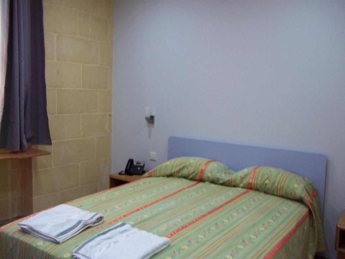 Country Inn Sannat Kültér fotó