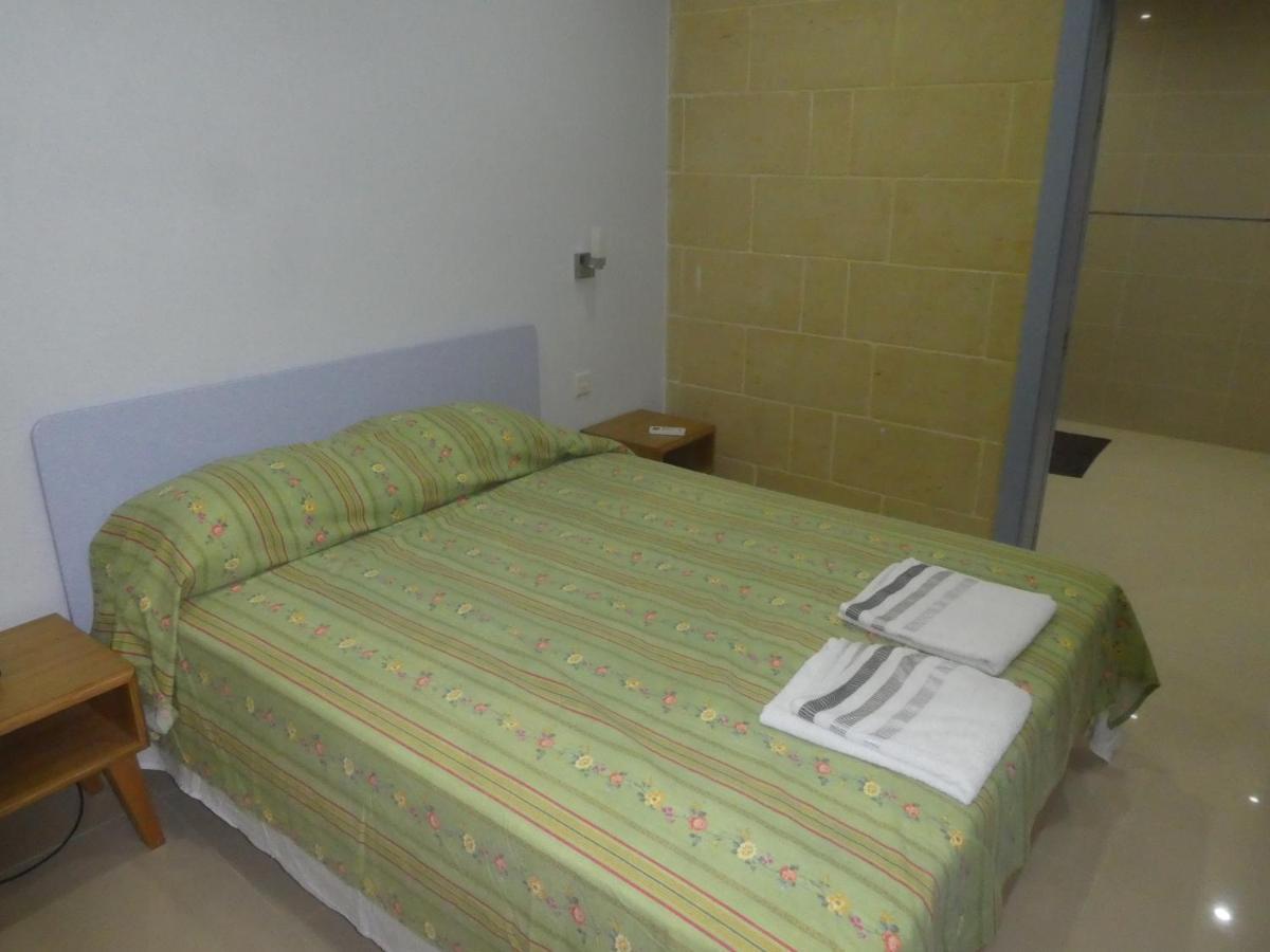 Country Inn Sannat Kültér fotó